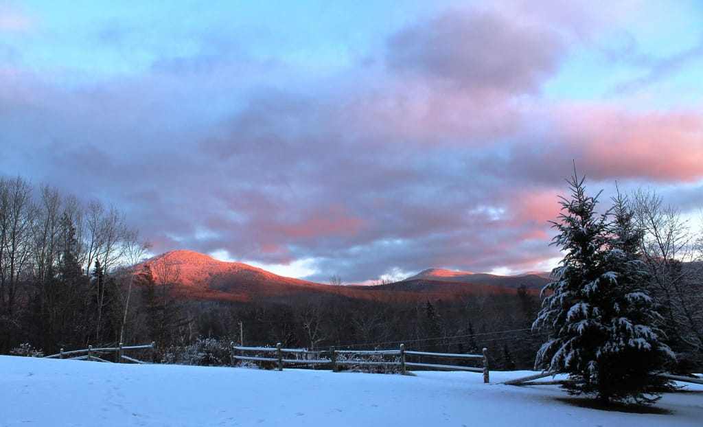 TheVermontInn's tweet photo. Offering midweek 15% off December 1st-22nd. Comes with breakfast for two. Mention "December Saver" when you book. https://t.co/BgHjlpRpJU