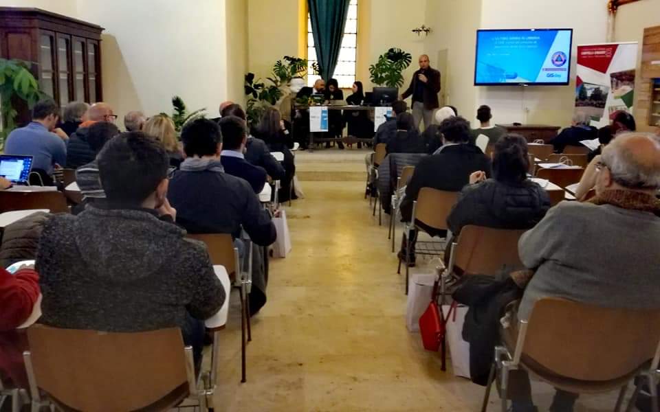 Ciaccasassi's tweet photo. Anche quest'anno presente al GISDay con @TeamdevPerugia e @GisAction per raccontare l'emergenza sisma 2016 e l'utilizzo di sistemi GIS #GISDay #Umbria #ESRI #ESRIItalia #USRUmbria #Emergenza https://t.co/mSNFvrkI4z