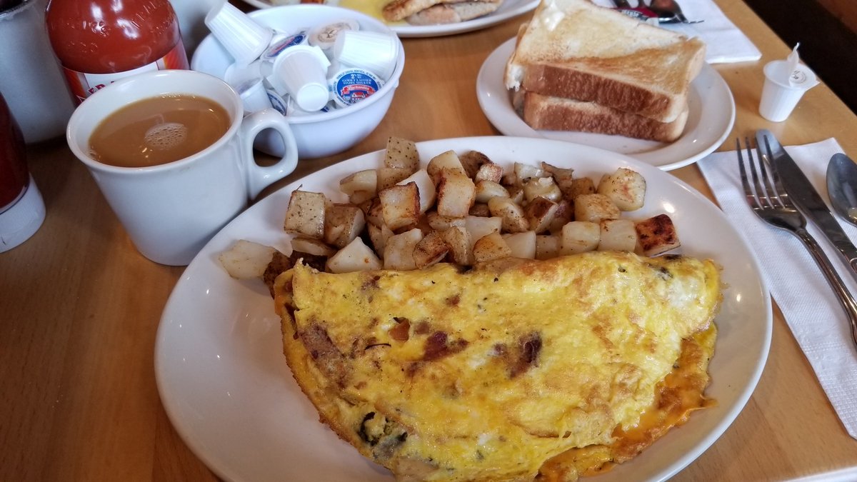 cybernrg's tweet photo. Great Saturday breakfast.. good start for the weekend! #localguides #breakfat #toronto https://t.co/S0AmjbPzEP