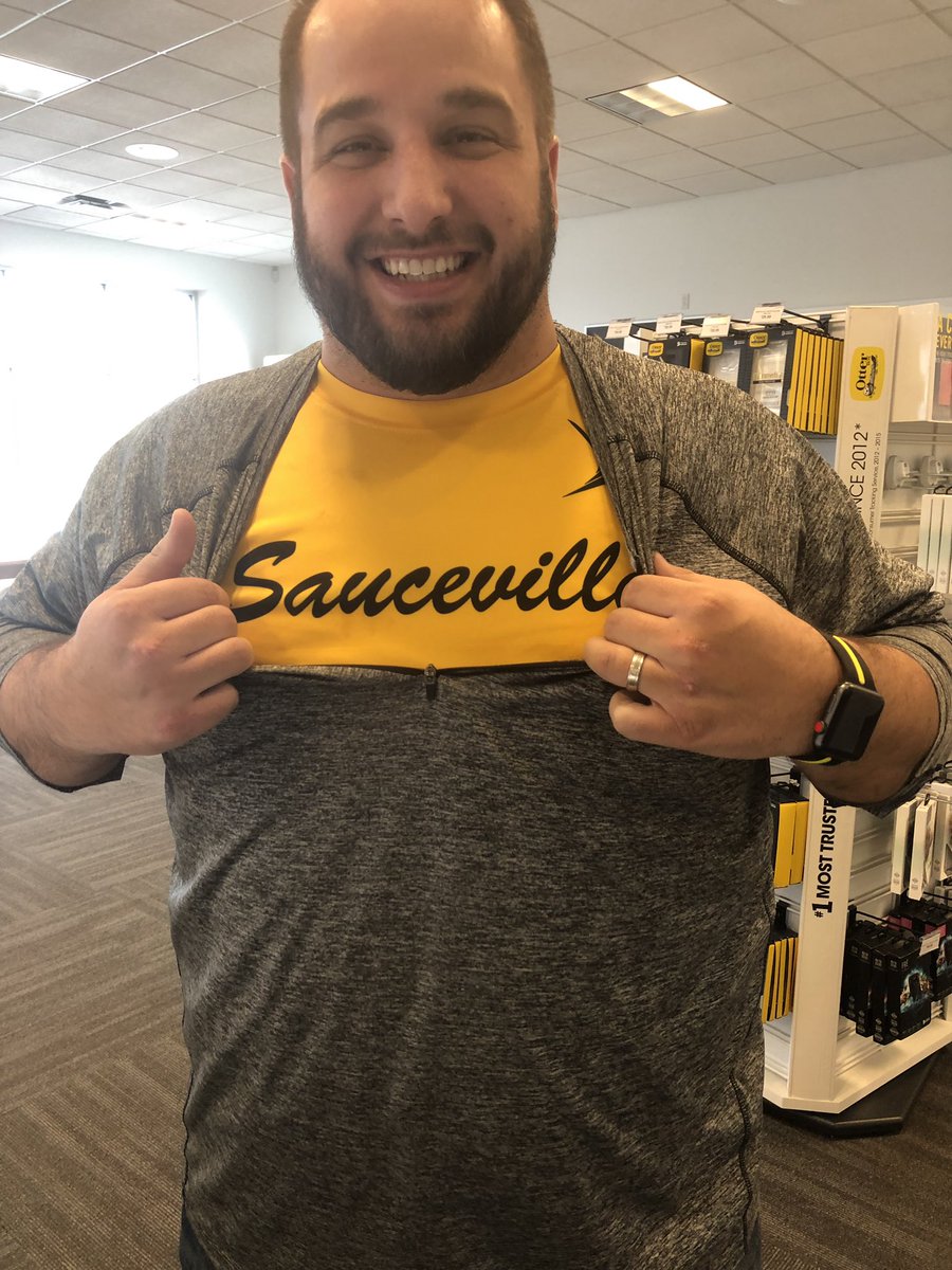 Coachpoppahusky's tweet photo. The Big πΆ @Zfannon came to visit us and he came in style #Sauceville #MYDM Loves Us #WeRepaywPerformance
#RunitUpCity #Embracetheculture
@HoosierCrouch your shirt is coming soon @jimmills22 can't wait to see you in yoursπͺπΏπͺπΏπͺπΏ https://t.co/7tf1wvr2gD