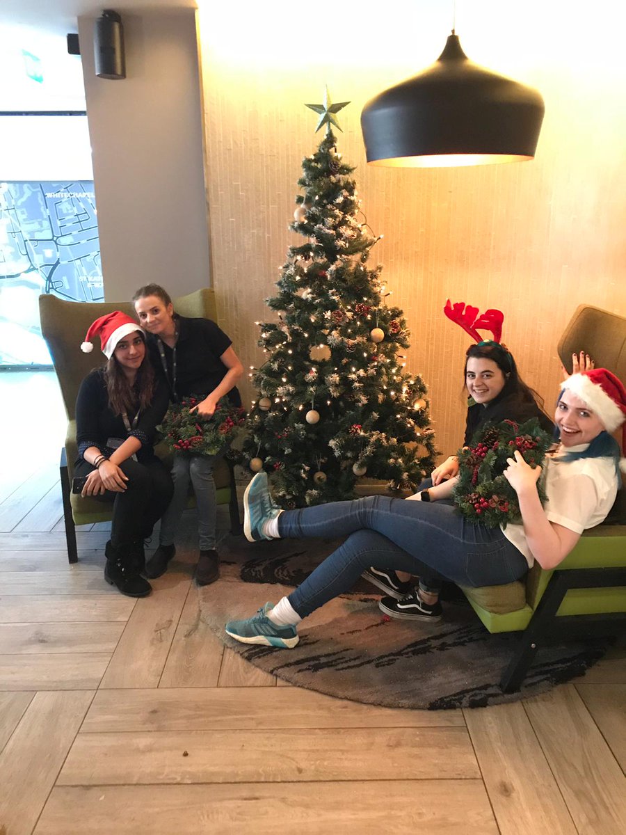 #JustBeforeChristmasMoments #because #WeCan 😏 #hubTowerBridge 💚