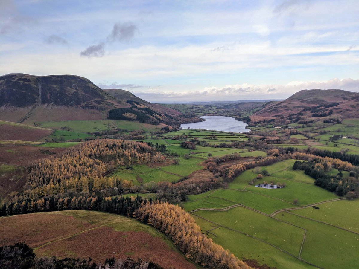 theldwalker's tweet photo. Loweswater from Mellbreak
Taken on last weeks #Mellbreak & #HenComb #GuidedWalk
More info: https://t.co/o2y7pi46RZ
#LakeDistrict #Cumbria #Hiking #Walking #Loweswater https://t.co/PFJbJfkiZh
