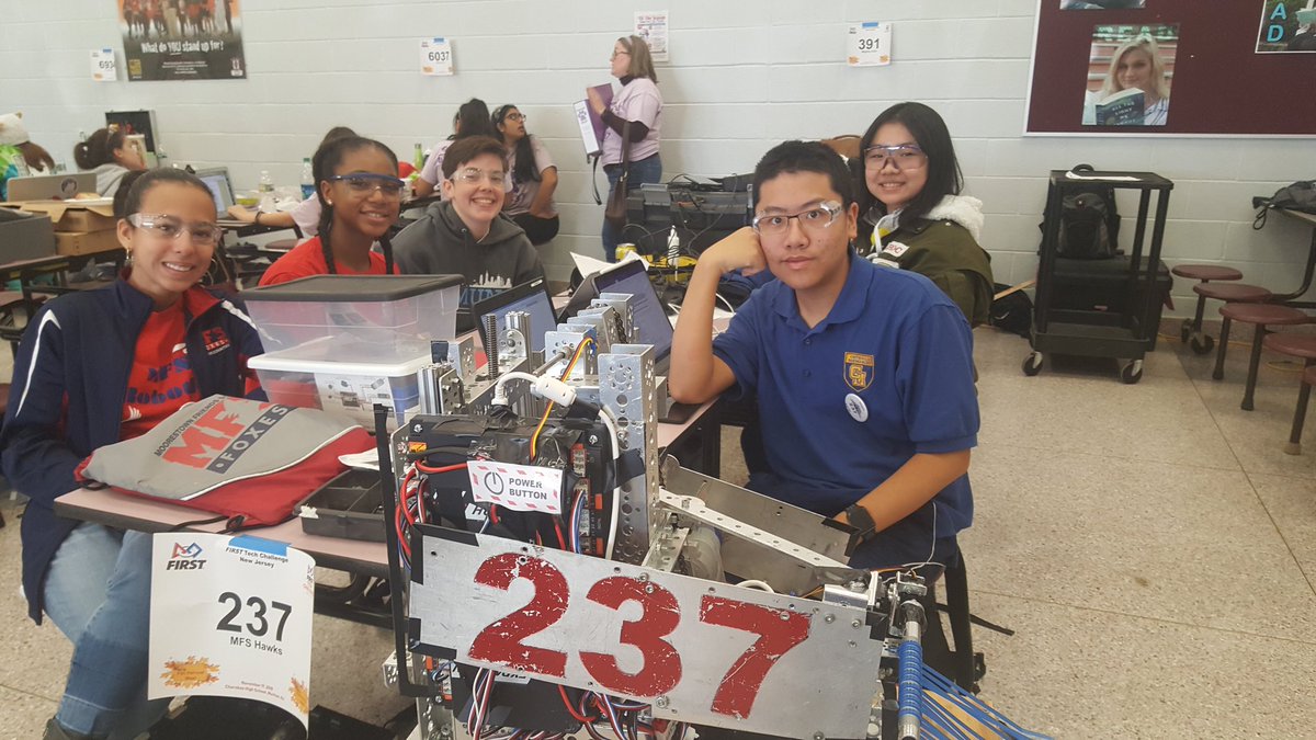 MOmilianMFS's tweet photo. MFS Hawks about to start FIRST FTC Robotics season @mfsfox https://t.co/AVIO1cQUnJ