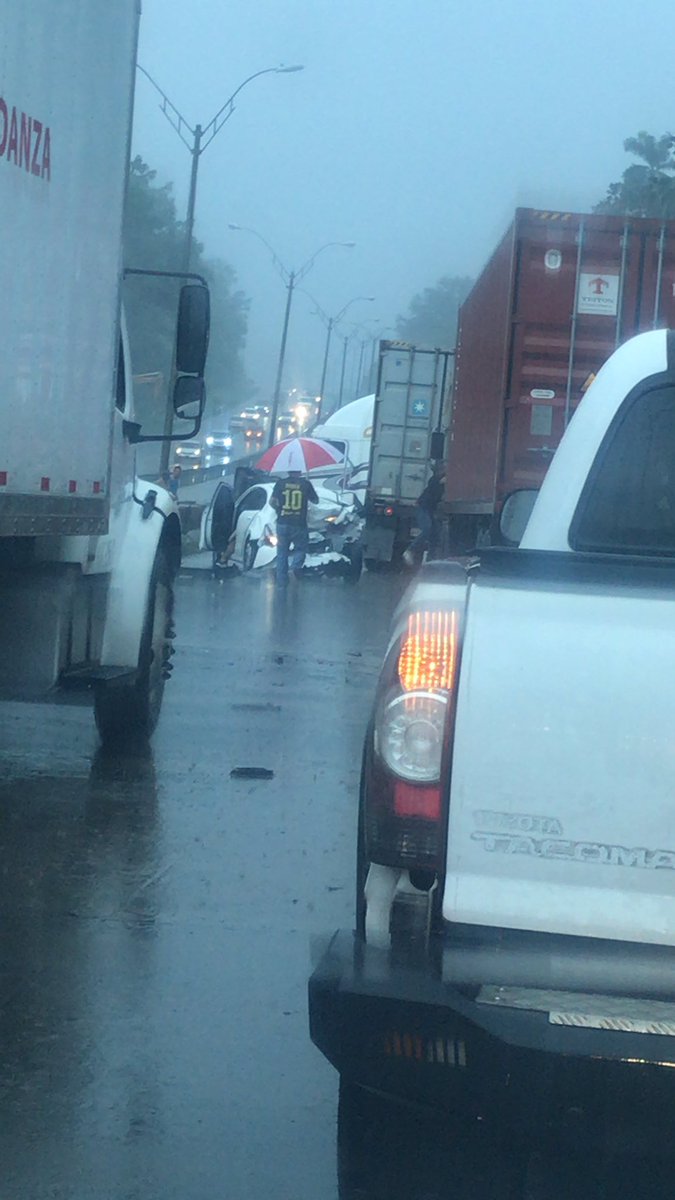 DivyanshuAhir's tweet photo. @tvntrafico @Traficologo choque en la vía centenario. https://t.co/u26GuXSYKC