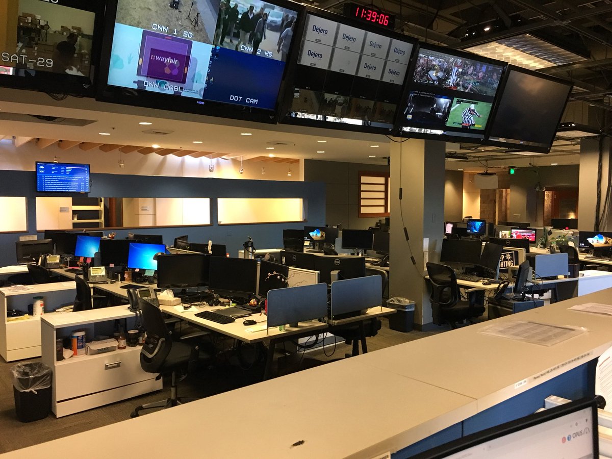 CarolynKresser's tweet image. So, I was going to tell someone I was stepping away from the assignment desk to warm up my lunch... until I realized there’s not a single person here but me. #q13Fox #weekendshift