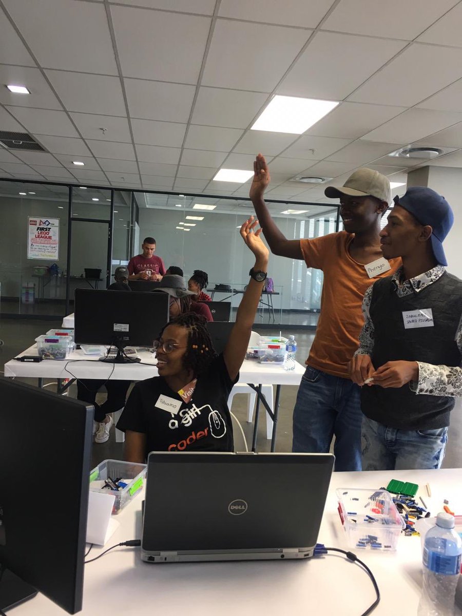 ke_nna_tshiamo's tweet image. When in doubt, put your hand up and ask a question. There is no such things as a stupid question in @social_coding.
We had great @sagefoundation mentors who answered all our questions to ensure we were sure of what we doing. #robotics #lego #socialcoding