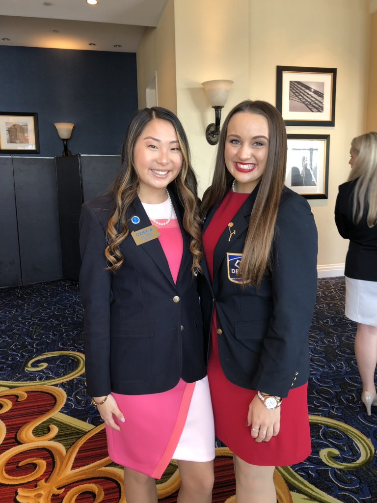 DECAleah's tweet photo. Power Trip 2018 always creates new friends! @DECATNbailee you are the absolute sweetest! I loved our conversation and instant connection! Tennessee is SO lucky to have ya!💘 https://t.co/pLVelOL3OL