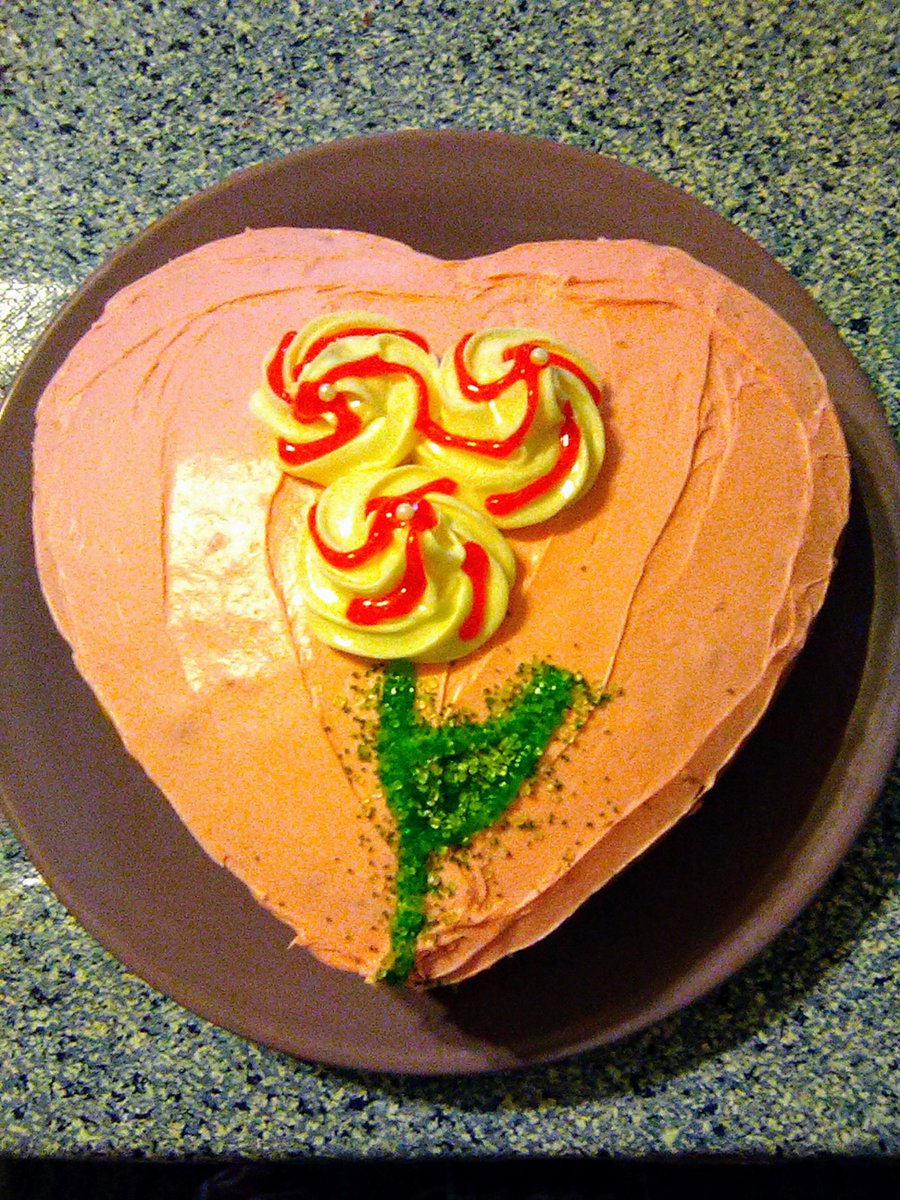 1__Broke__Girl's tweet photo. Here is my rose themed cake! #bakerslife was #ambaking was #amdecorating was #amphotographing was #ameating #cake #cakes #flower #flowers #flowercake #flowercakes #rose #roses #rosecake #rosecakes https://t.co/fCkiIurT7t