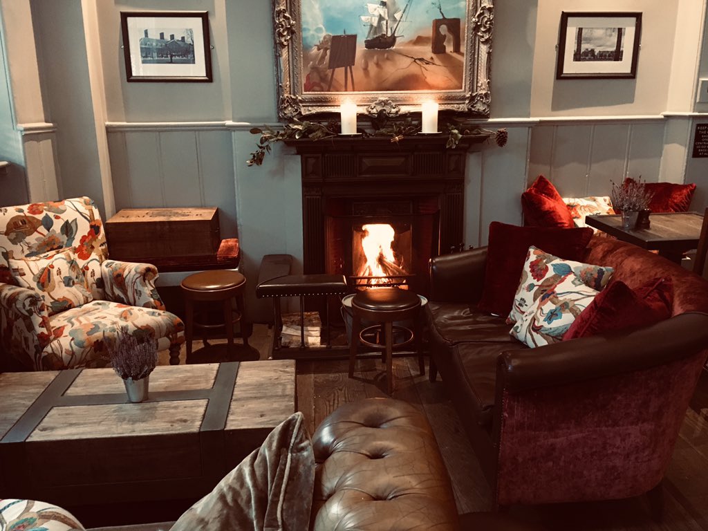 TheSurpriseSW3's tweet photo. Slow roast shoulder of Dorset Lamb sharer for two...it’s what we’re famous for- Open fire- food served all day until 9pm 1st come 1st Served all afternoon from 2pm @YoungsPubs @lovebattpark @GoodFoodGuideUK #lunch #sundayroast #chelsea https://t.co/SBLxfdVfsY