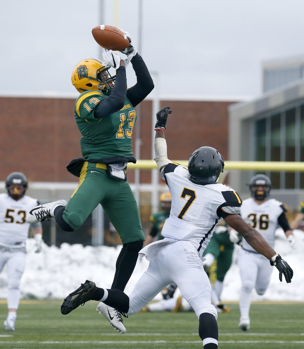 cfortiz_photo's tweet photo. NCAA DIII Playoffs, 4Q: @BPort_Football, 37, Framingham St, 21 @DandC #dandcpix reporting @Brodie_Iggy https://t.co/tptWJIiDRH