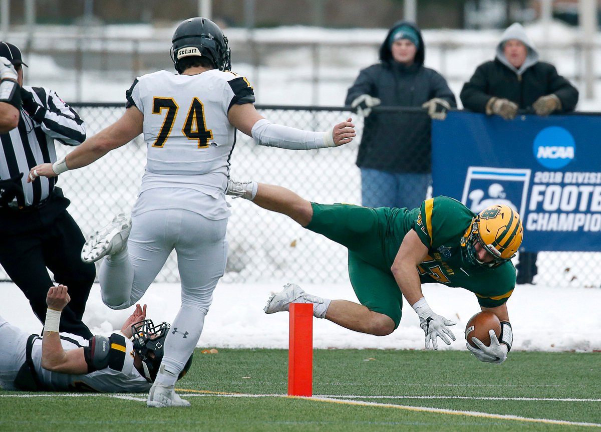 cfortiz_photo's tweet photo. NCAA DIII Playoffs, 4Q: @BPort_Football, 37, Framingham St, 21 @DandC #dandcpix reporting @Brodie_Iggy https://t.co/tptWJIiDRH