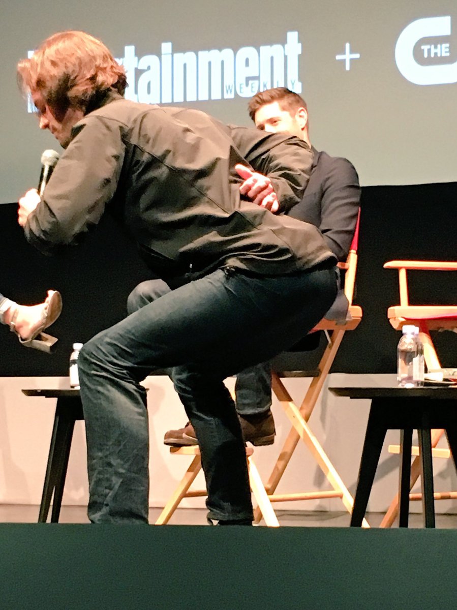 LolaGreenTFW's tweet photo. @SlusanSusan ๐๐๐
Things I love about the moose
no.3 his ass
#SquirrelWin https://t.co/I1Svr3POEP