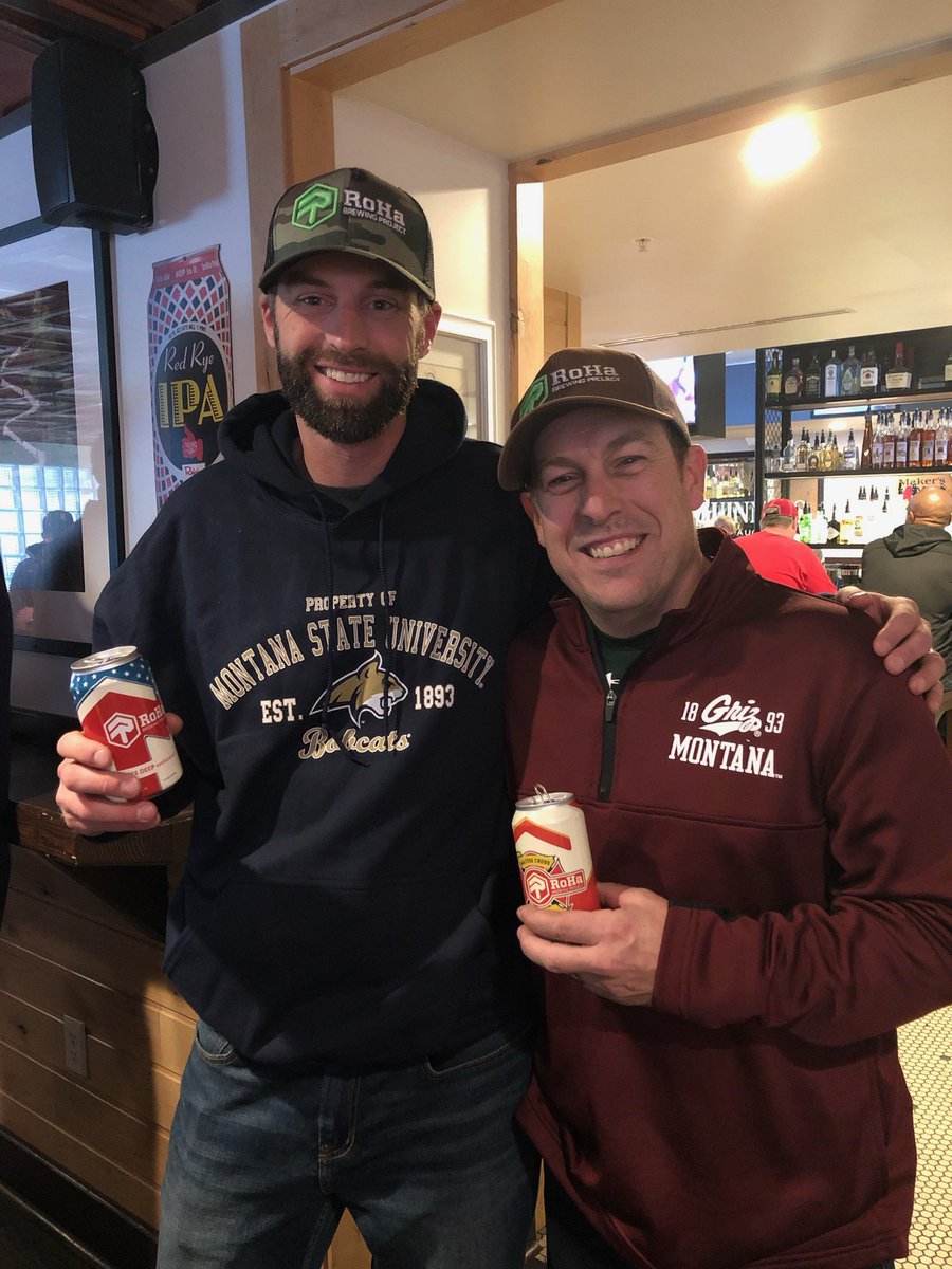 Fishhaas's tweet image. #WhereIRoot Bobcat and Griz fans drinking RoHa Brewing Project at the Brawl of the Wild.  @GraciesBar @rohabrewing #rohabrewing #GoGriz