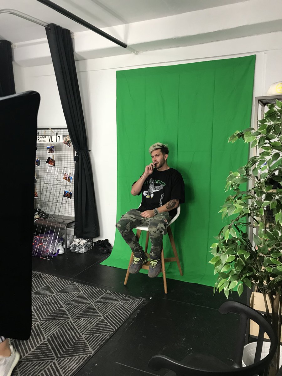 paravalus's tweet photo. Making movies and shit https://t.co/8estOh6rLR