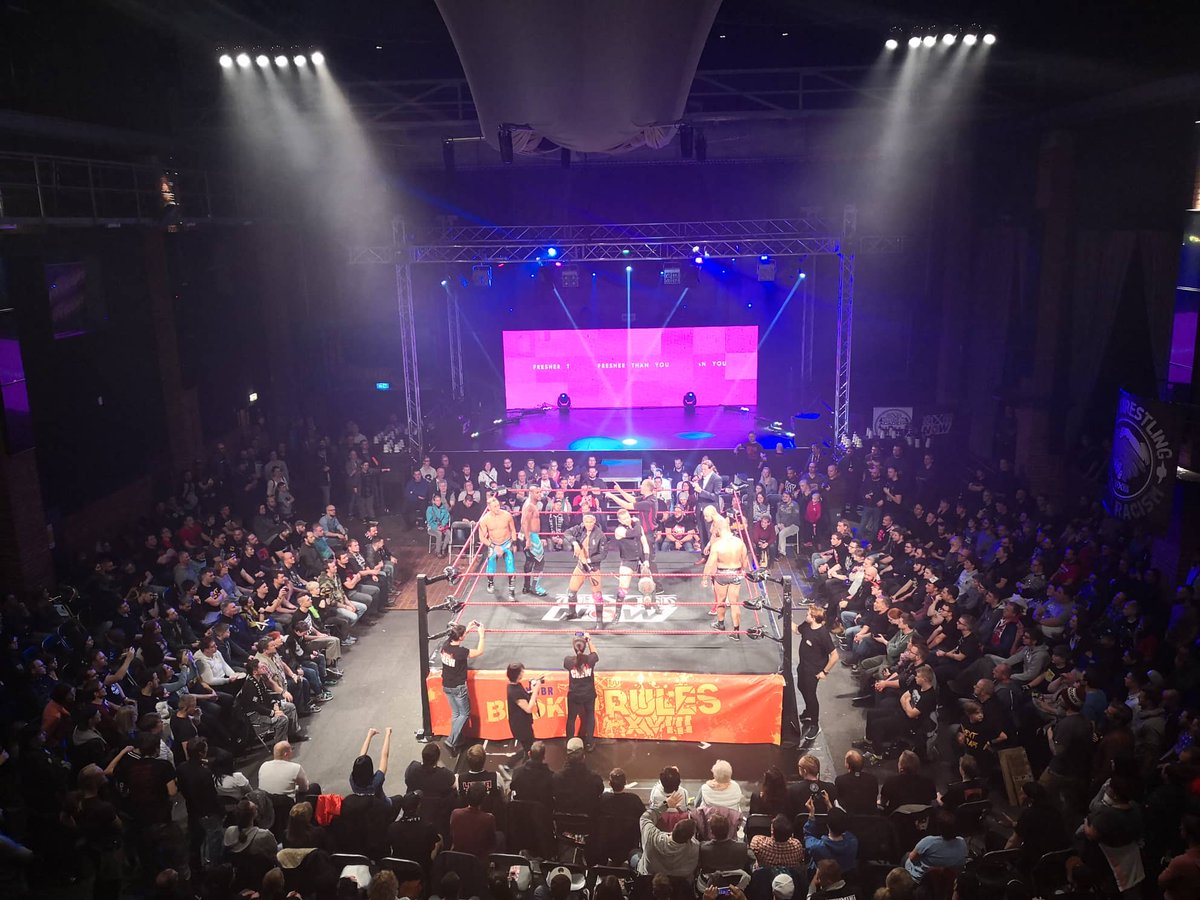 HerrFloeter's tweet photo. Weiter geht's: Tornado Tag Team Kampf um die wXw Tag Team Titles zwischen #JayFK, #Coast2Coast und den #Arrows. #wXwBR #wXwNOW https://t.co/jVYrPxtr1Y