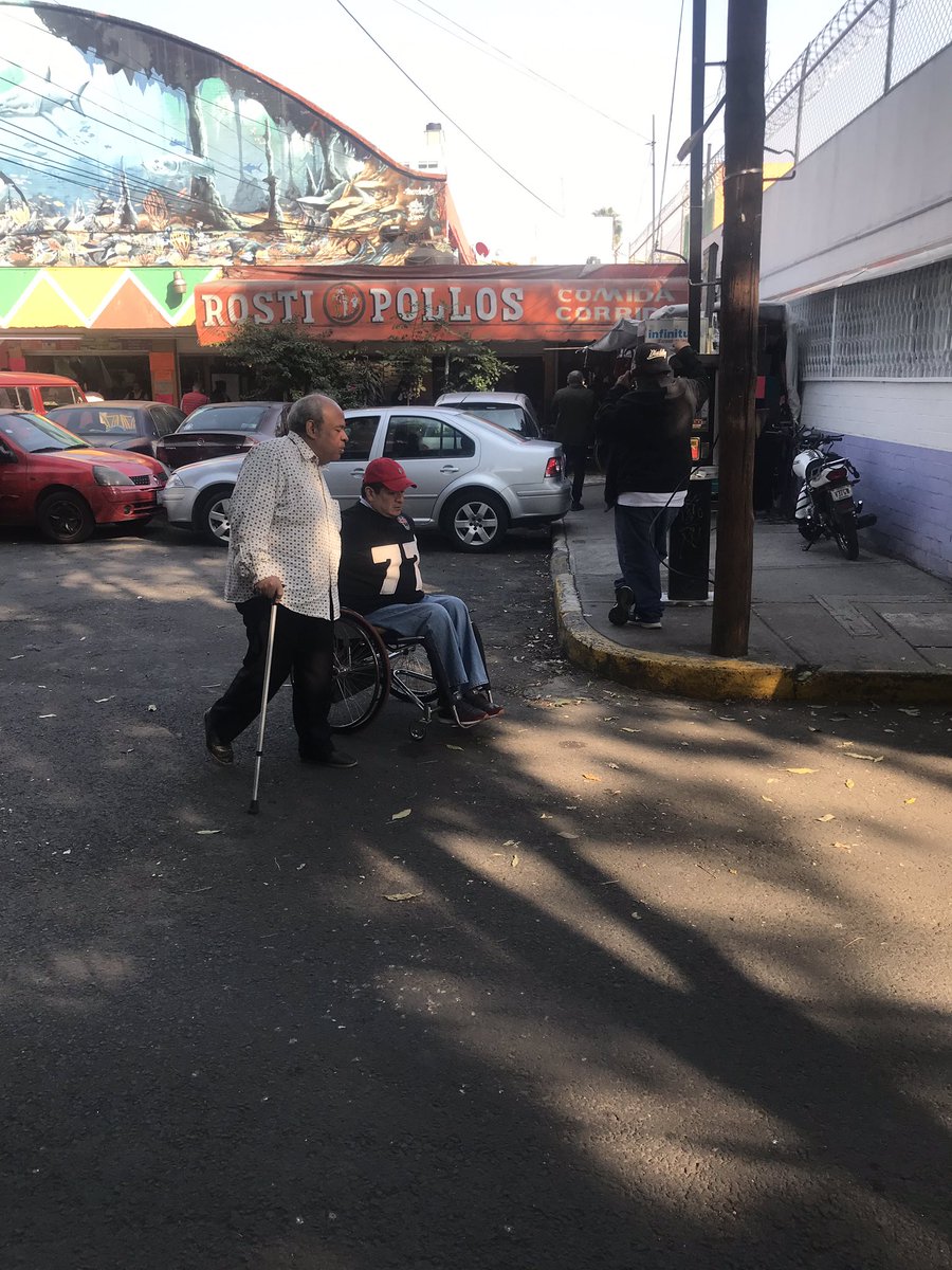 tavomiranda's tweet photo. No se vale por ganarse una lana $ concesionan los accesos al mercado san Pedro  de los pinos, personas de la tercera edad lo utilizan @Claudiashein @LetyVarela @STaboadaMx #minusvalidos @SPedroDLosPinos @SanPedroYoSoy @ContraloriaCDMX @enriquemunozFM https://t.co/RX2QgvGqYZ