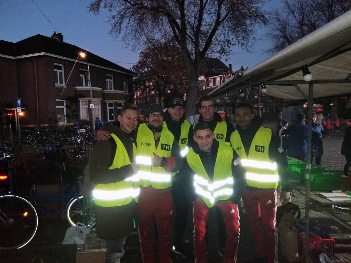 GerardDam's tweet photo. Mooi om @HAN_sportkunde studenten hard aan het werk te zien (in de kou!!) tijdens de @7Hloop om oa kinderen in beweging te krijgen door op verschillende manieren te faciliteren #events #vrijwilligers #helden https://t.co/SFUu6VoD96