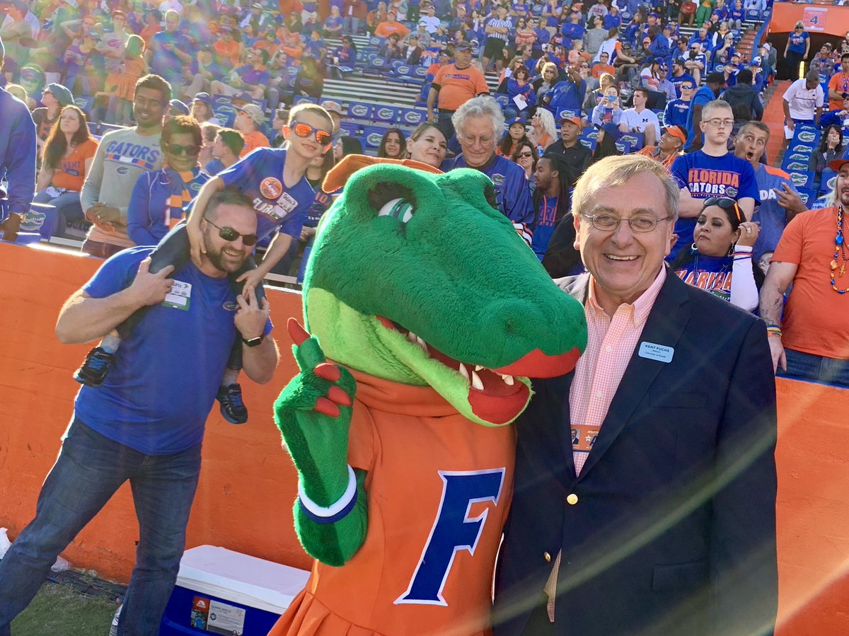 PhotoBombCop's tweet photo. I couldn’t think of a more fitting way to sign off than to bomb @PresidentFuchs and the lovely @Alberta_Gator at the #UFvsIdaho win!

(And yes - that’s PhotoBombCop Junior!)

📸💣👮🏻 https://t.co/KRRmtl9KDt