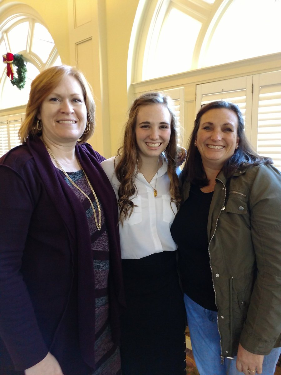 MVChorus05's tweet photo. Also super proud of senior Sarah Reid and her amazing concert with VMEA Honors Choir today! #viewpride https://t.co/N7BBILggsJ