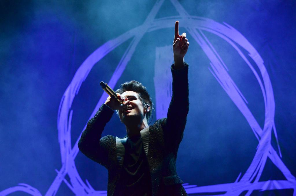LifeBoxset's tweet photo. #Liveboxset ♡ Panic At The oiequégoapísimoestáscondenado Disco! (@PanicAtTheDisco) ♡ ¡Seguimos con nuestra cobertura en #CoronaCapital18! https://t.co/1RhVyeGZ6R