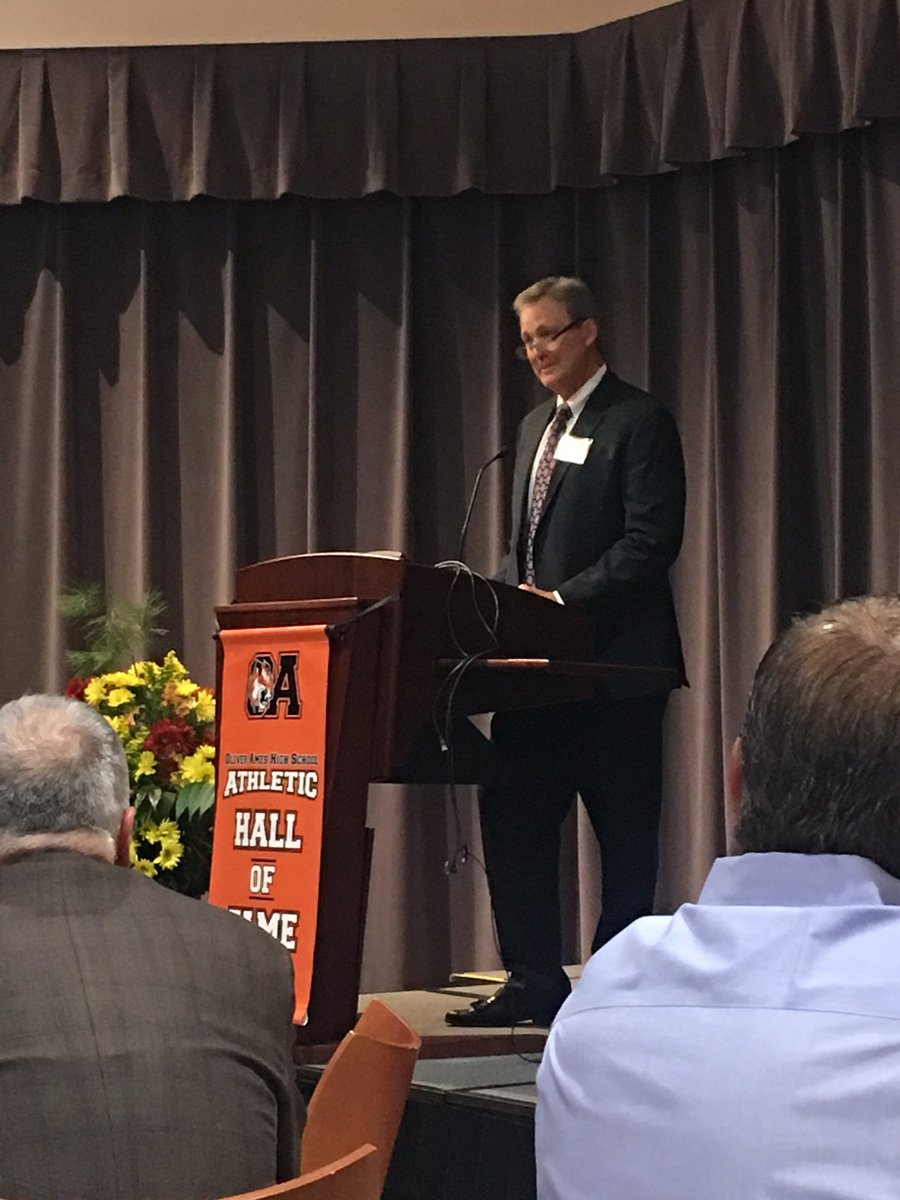 AssistSupEaston's tweet photo. OA Athletic Director, Bill Matthews, introducing and congratulating one of his two daughters inducted into the OA Athletic Hall of Fame! Such a great night! @SupEaston @OAHSTigers  @OAHSTigersports https://t.co/DyYGkYerlZ