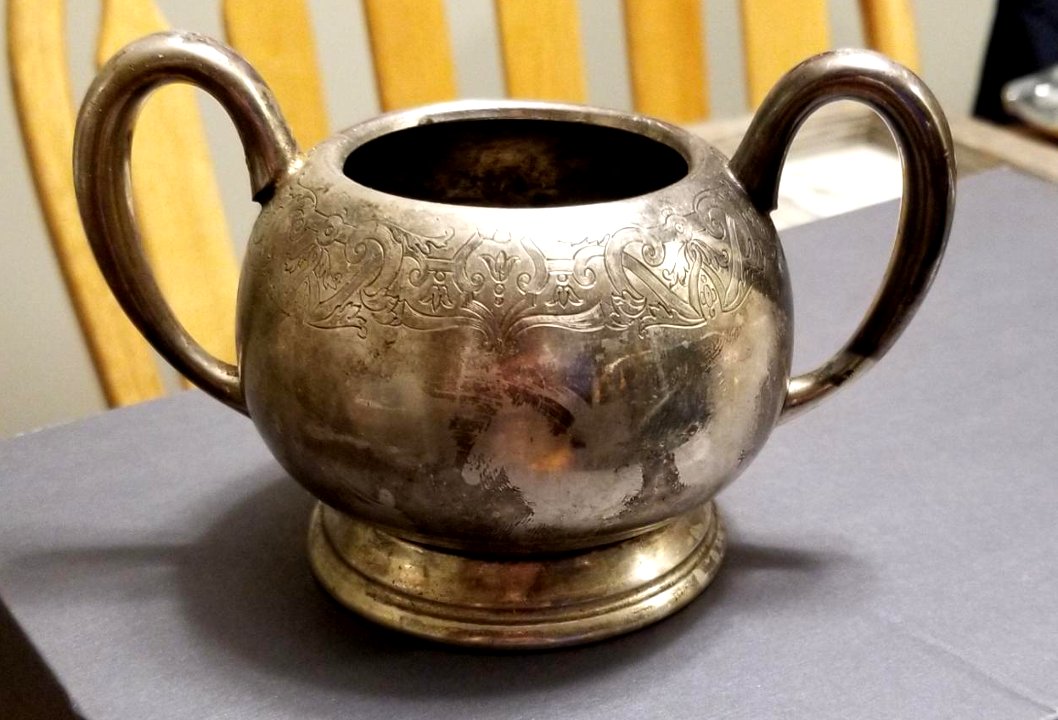 StraySilvers's tweet photo. Finally found a chalice I'm happy with. Late 19th century (?), Hamilton Ontario. Serendipitous thrift store find. #Wicca https://t.co/CWjfEyWghC