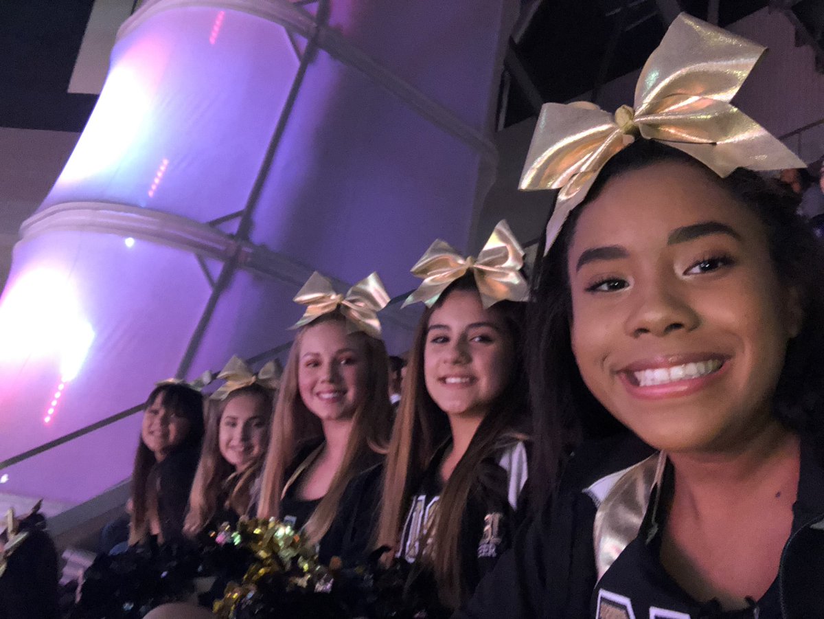 BIScheerteam's tweet photo. Brookside cheer representing at the Rockets game!!❤️🏀💛🖤 #BIScheer #Bulldogs https://t.co/9Et7h5cC9J