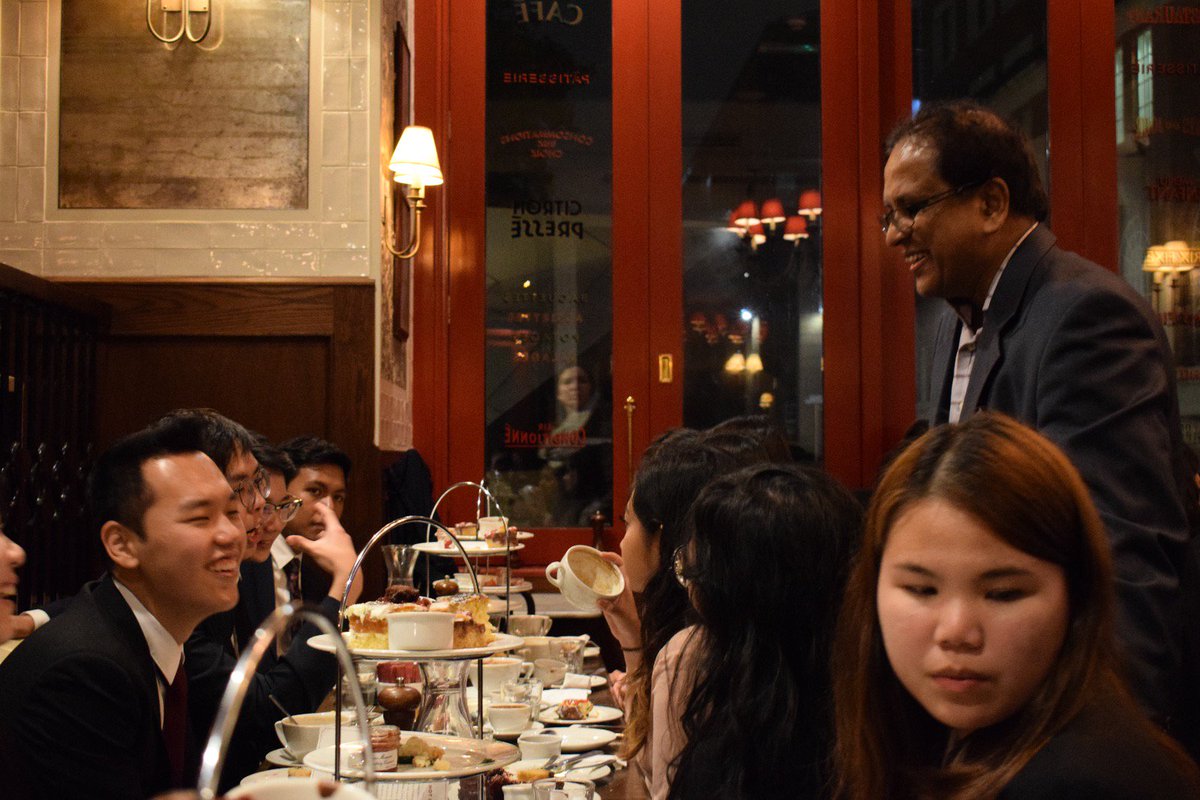 gencorporate_'s tweet photo. Say hello to the #GCFamily 18/19‼️

The newly appointed executives spent the day meeting the directors &amp; one other last Saturday at London's world-famous St. Paul's Cathedral. And the icing on the cake? The tea session was graced by the presence of our advisor, Datuk SK Lingam! https://t.co/ICkEyaggNP