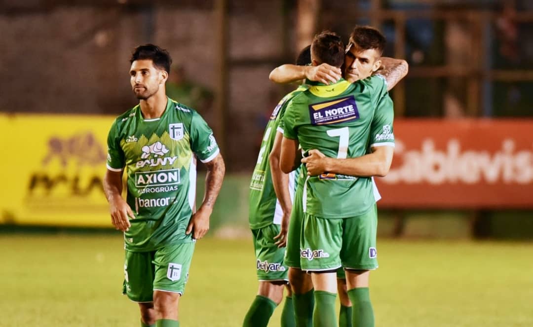 lavozdesanjusto's tweet photo. @ClubSpBelgrano derrotó a Juventud Unida de San Luis por 2 a 1, el resultado le permitió escalar una posición en la tabla. Nicolás Capellino y Fernando Catube marcaron los goles del “verde”;  Marcos Lamolla anotó el descuento para los puntanos. 📷: Marcelo Suppo | #LVSJ https://t.co/hsTRjQ1jNX
