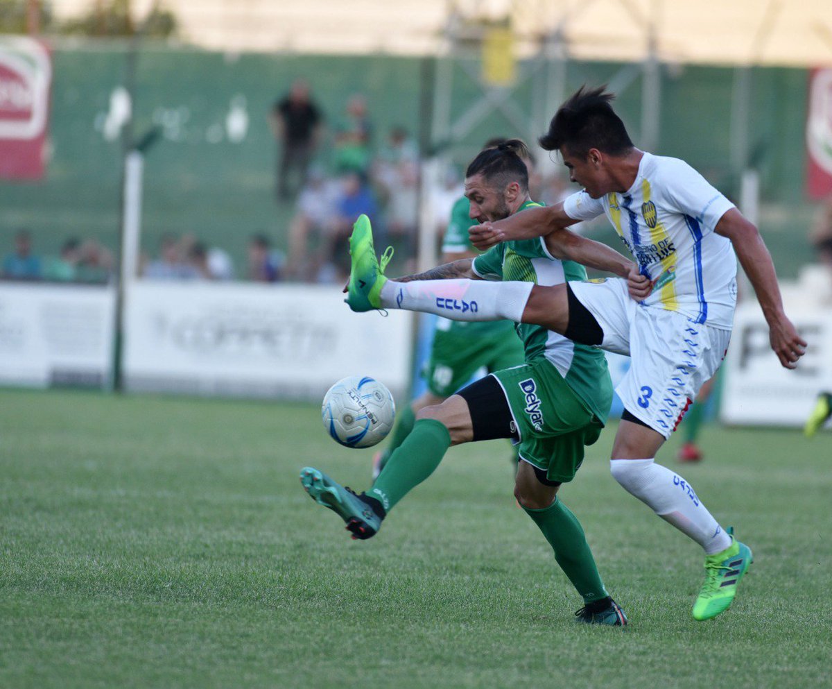 lavozdesanjusto's tweet photo. @ClubSpBelgrano derrotó a Juventud Unida de San Luis por 2 a 1, el resultado le permitió escalar una posición en la tabla. Nicolás Capellino y Fernando Catube marcaron los goles del “verde”;  Marcos Lamolla anotó el descuento para los puntanos. 📷: Marcelo Suppo | #LVSJ https://t.co/hsTRjQ1jNX
