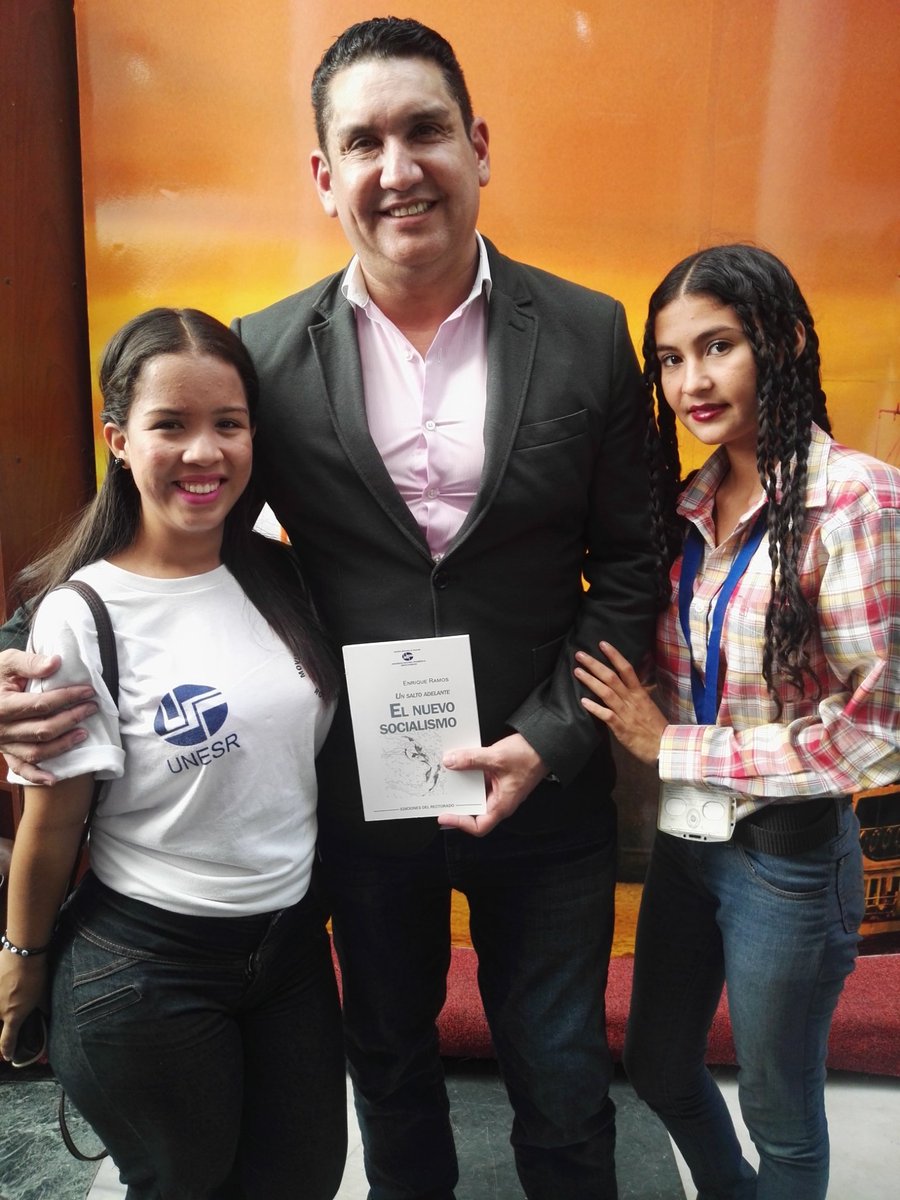 unesrfcu2017's tweet photo. @unesrfcu2017  te invita al lanzamiento del libro El Nuevo Socialismo Por Nuestro Rector @renriqueramos  
@kennedymorales9 
@hugbelpsuv 
#DelegadosDeLaUnesrRumboALaFVEU https://t.co/7ZPpywU0Zo