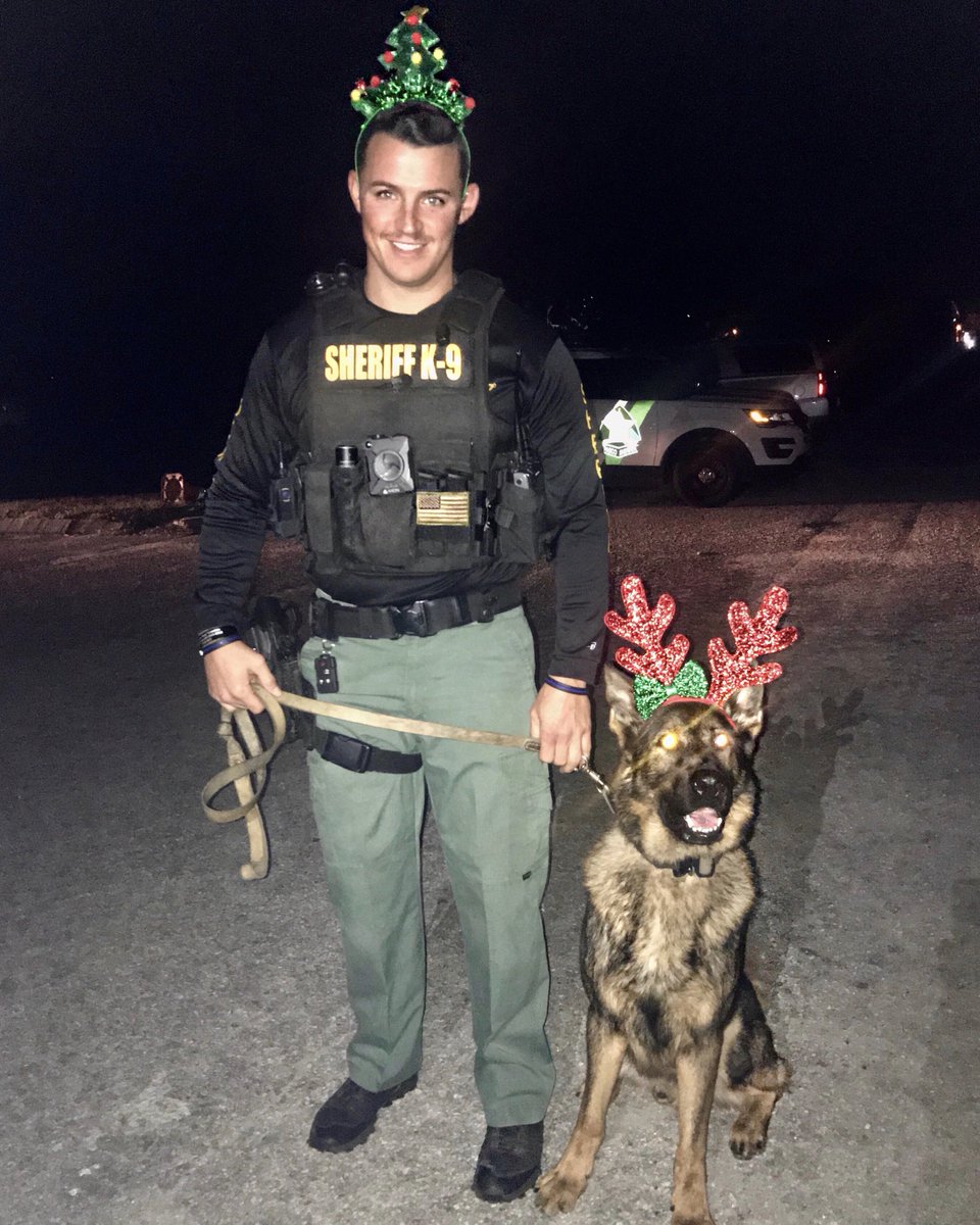 PascoSheriff's tweet image. Dear internet, 
You are welcome.

Love, us. 

P.S. If this post reach 1,000 RT’s, we’ll give 3 of our followers, hmmmm, we don’t know yet.....maybe care packages or long sleeved shirts?! 🤔😉💚