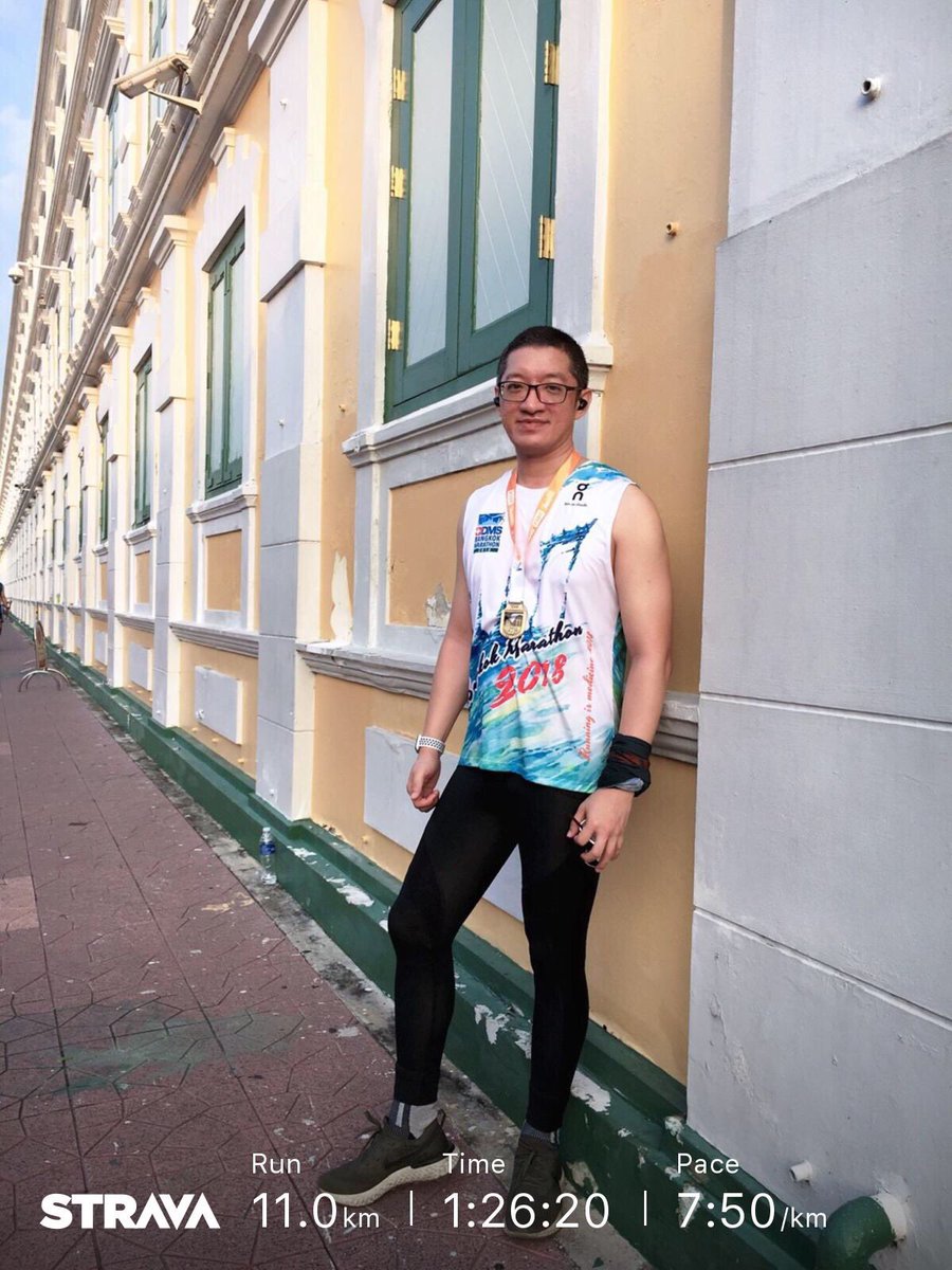 gimmics2000's tweet photo. กีฬา กีฬา เป็นยาวิเศษ ห้า หก เจ็ด แปด 🏃🏻‍♂️🏃🏻‍♂️ #morningrun #sundayrun #couplerun #bangkokmarathon2018 https://t.co/DZfIZHnFQQ