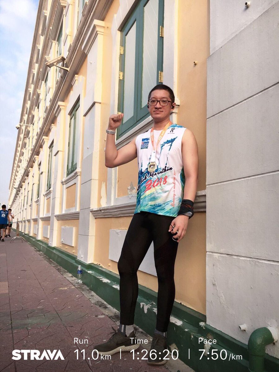 gimmics2000's tweet photo. กีฬา กีฬา เป็นยาวิเศษ ห้า หก เจ็ด แปด 🏃🏻‍♂️🏃🏻‍♂️ #morningrun #sundayrun #couplerun #bangkokmarathon2018 https://t.co/DZfIZHnFQQ