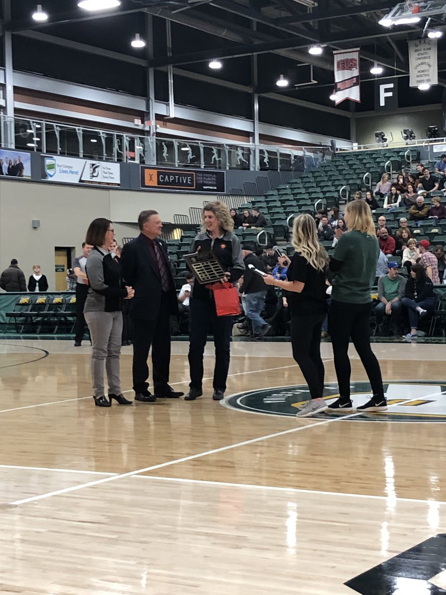 RCBAHoops's tweet photo. Congratulations to our Distinguished Service Award Winners Cathy and Dale Reed! They have been a part of the RCBA for over 30 years! https://t.co/2INn6quAmI