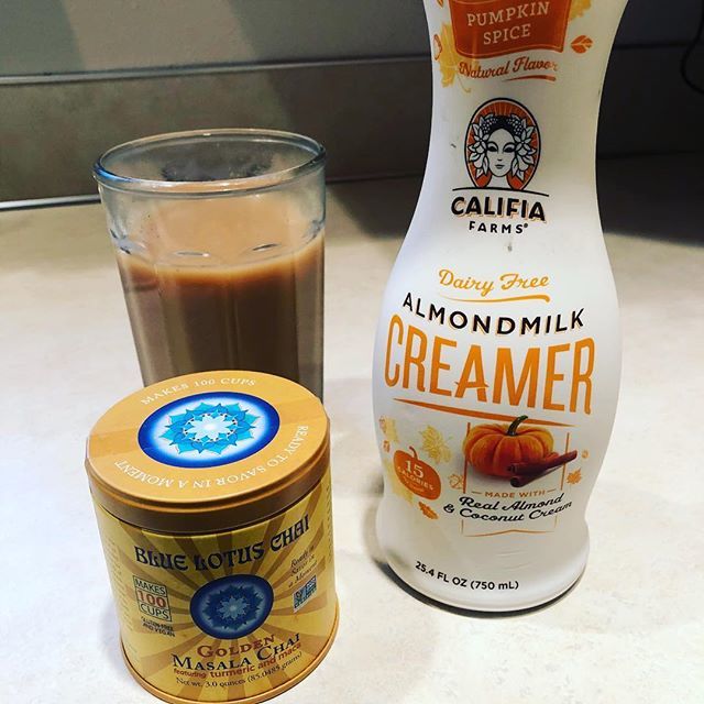 Oh man do I love this time of year! My favorite creamer is back! Pumpkin Spice 🎃! And with my chai! 😍😍😍 It’s better than coffee!! ☕️ .
.
.
#coffeealternative #chai #bluelotus #califiafarms #tistheseason #dairyfree #vegan #happy #instadrink #tea #shop… ift.tt/2qTmFBU