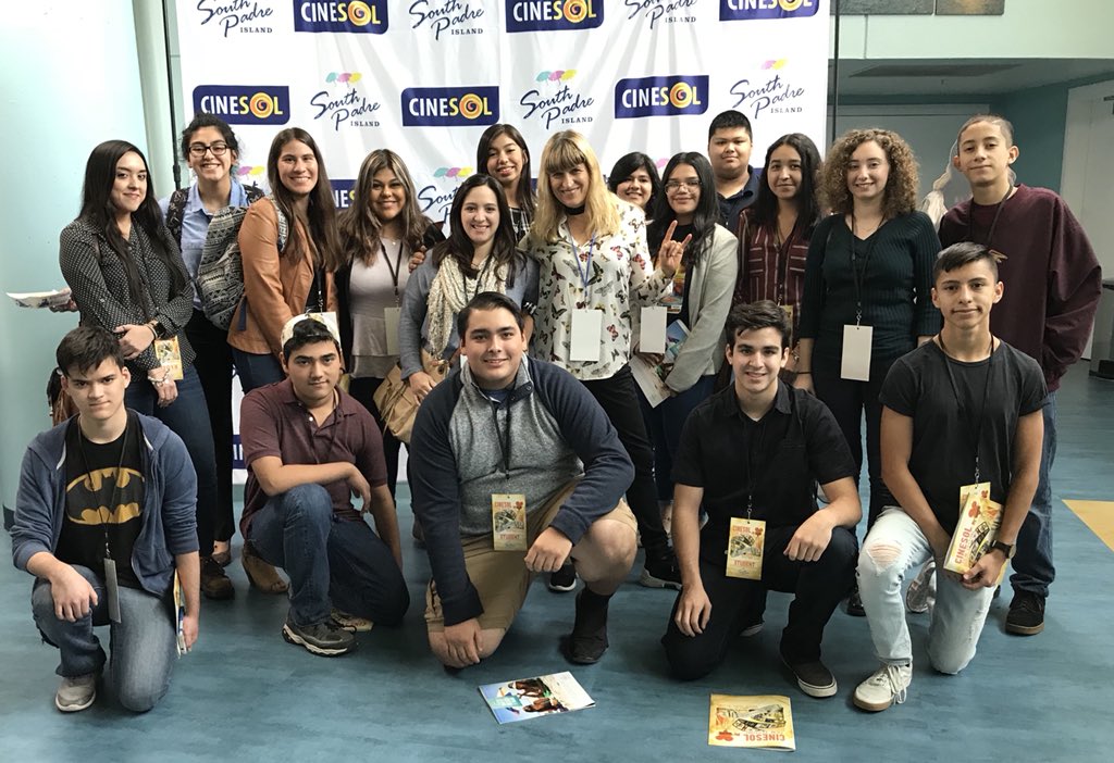 LFMediaPro's tweet photo. Some of our top media students met &amp; took a filmmaking class with director Cathrine Hardwicke (Twilight, Thirteen, Miss Bala) today at cine sol #losfresnoshighschool meets #Hollywood #twilight #filmmaker #cine18 https://t.co/a4TRwhDyN2