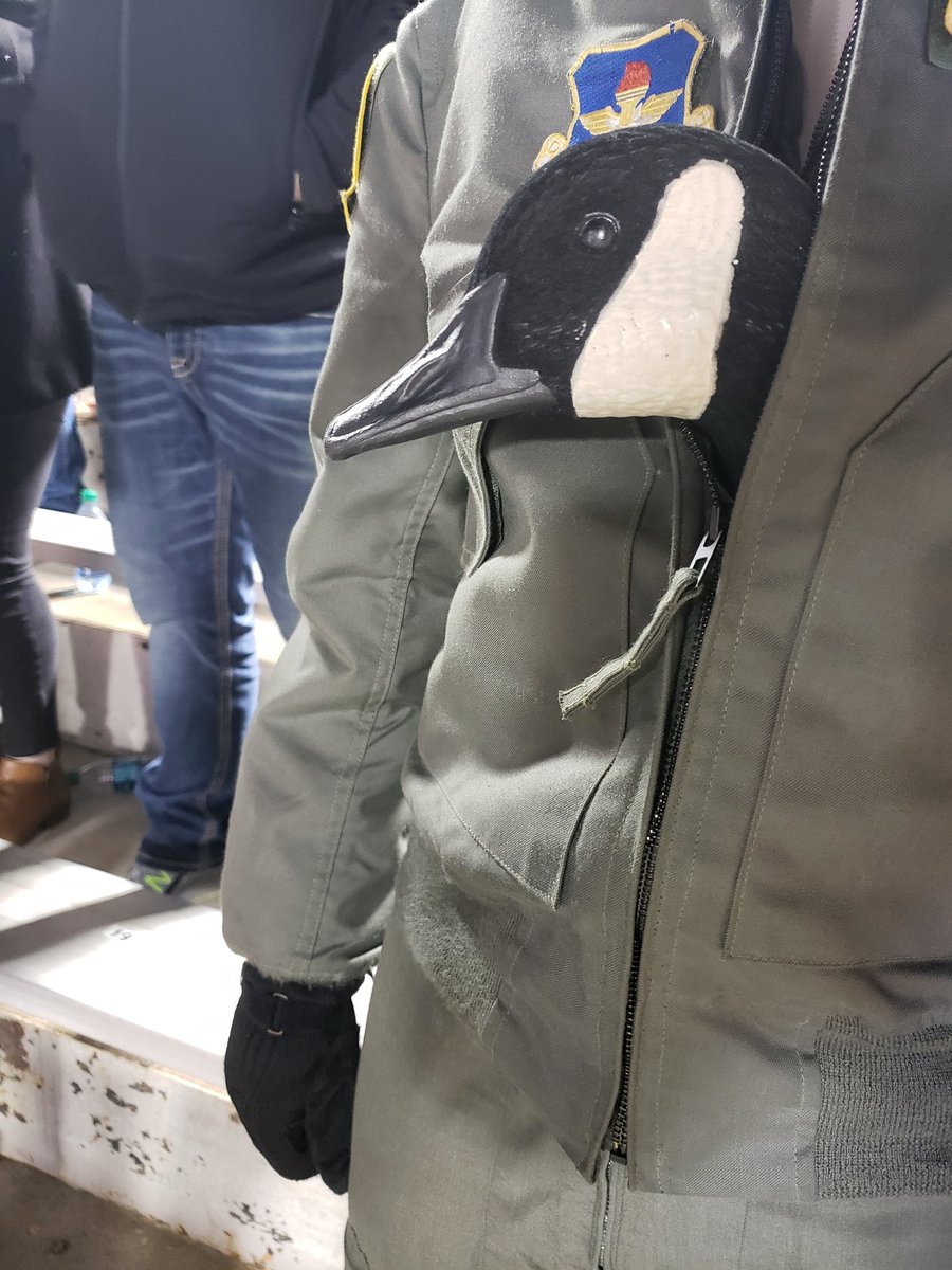 NugesGoose's tweet photo. #coldAF #NugesGoose #goPokes #wheresNugesGoose #InafrigginJackektcoldAFyaLessGiftedIP https://t.co/nkBKrGhLCW