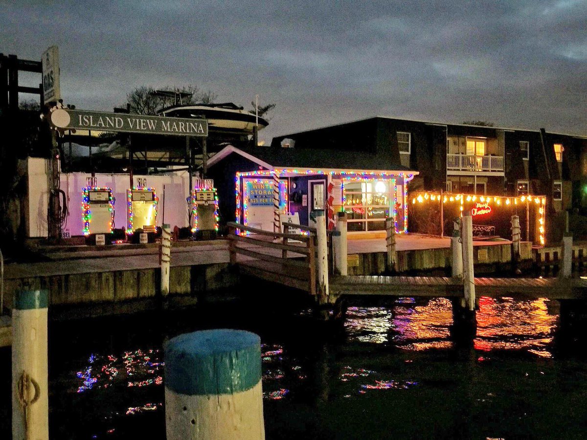 DublinDeckTiki's tweet photo. Patchogue Village Christmas Holiday Boat Parade is Sunday evening. Just up the river from us on the Patchogue River is Island View Marina.  They are the perfect place for free, festive front row viewing as the glowing boats float by. 🎄🛥🎄 #IslandViewMarina #PatchogueBoatParade https://t.co/uyGRakjE03