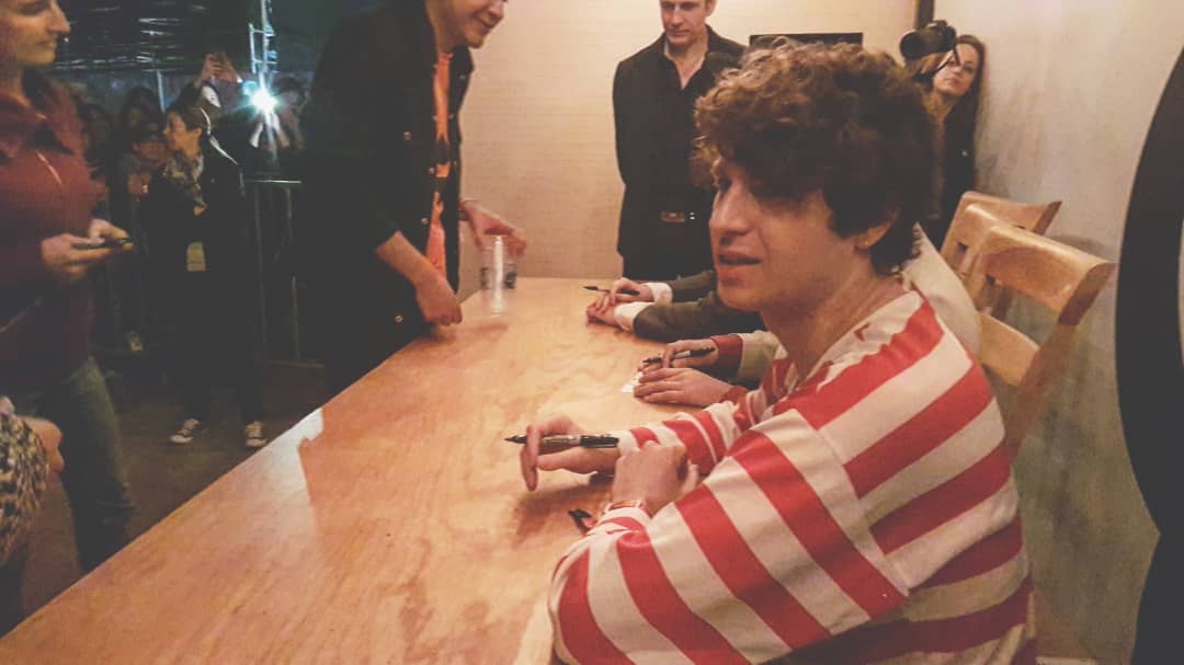 LifeBoxset's tweet photo. #Liveboxset ♡ Un ratito con @thekooksmusic :') Nos salieron brackets y un poquito de acné https://t.co/koe37yj7iV