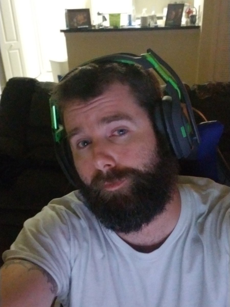 Sithicus's tweet photo. Debating shaving the beard O.o https://t.co/q91DfgXKeO
