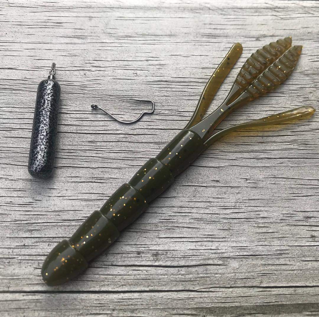TrapperTackle's tweet photo. Cold weather moving in? Try to drop Shot the #Zeebaits Bamboo Bomber S vs fishing it as a punching rig! Use a #2 or 1/0 drop shot hook from @trappertackle for a perfect fit #zeebaits#bassfishing#fallsoftbaits#falltackle#rigginghelp#largemouthbass#smallmoutbass #riggingtechniques https://t.co/AHkv2M9dOD