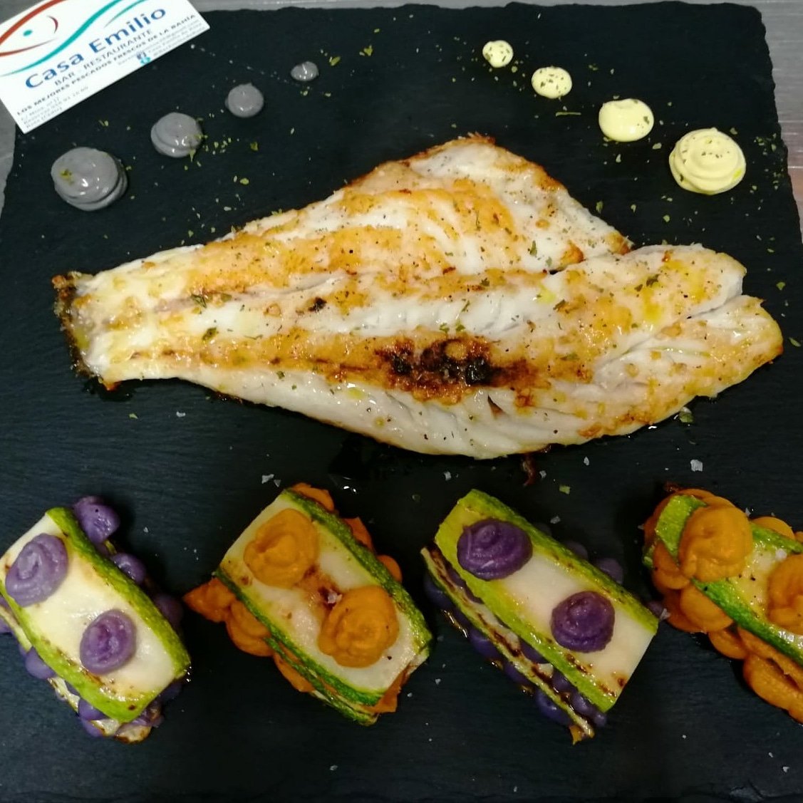 BarEmiliodeRota's tweet photo. Seguimos de fin de semana con este plato! Abadejo a la plancha con lasaña de calabacín y puré de patatas y boniato!  #venacasaemilio #pescadofeesco #menudenavidad #cocinacasera #cocinatradicional #comerenrota #comerencadiz #Rota https://t.co/XICOKxIeWR