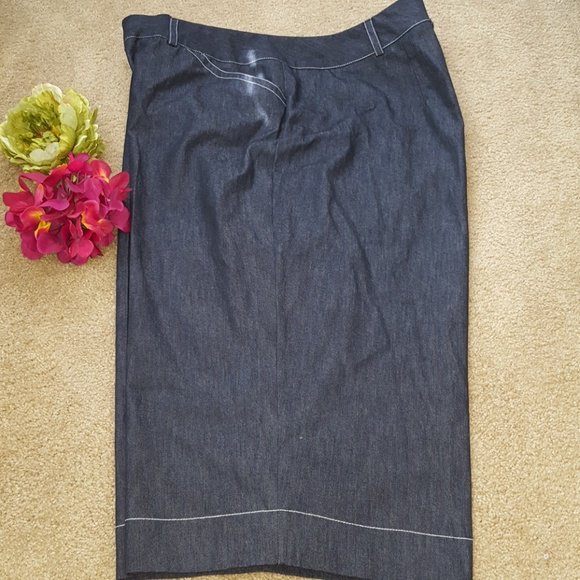 factoryratt3's tweet photo. So good I had to share! Check out all the items I'm loving on @Poshmarkapp #poshmark #fashion #style #shopmycloset #studio1940 #sephora #maurices: https://t.co/CaHJhKoGe3 https://t.co/wMks6sgZ2a