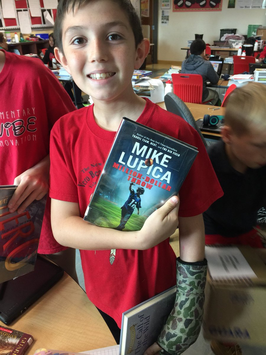 Mrs_Rochon's tweet photo. So grateful to #upwithbooks an organization I am lucky to have benefited from! My students loved unpacking all the books and selecting what to read over our Thanksgiving break. They are so excited to read! #VBEvibe #Literacyfocus #readersbecomeleaders https://t.co/TeMQkbLZcs