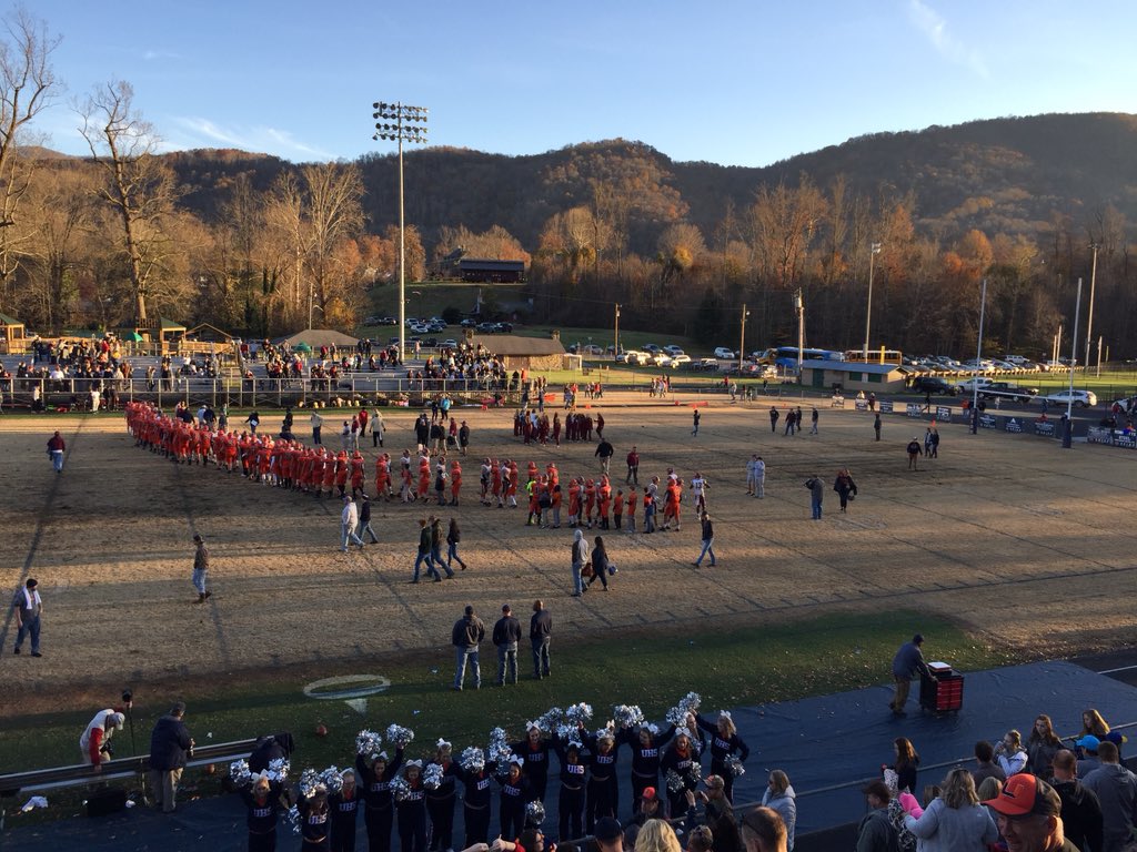 Brock_Mathews's tweet photo. Final score here at Bullitt Park #Graham beats #Union 28-7 #VHSL #Region2D #Playoffs https://t.co/9kt8Z2Bz84