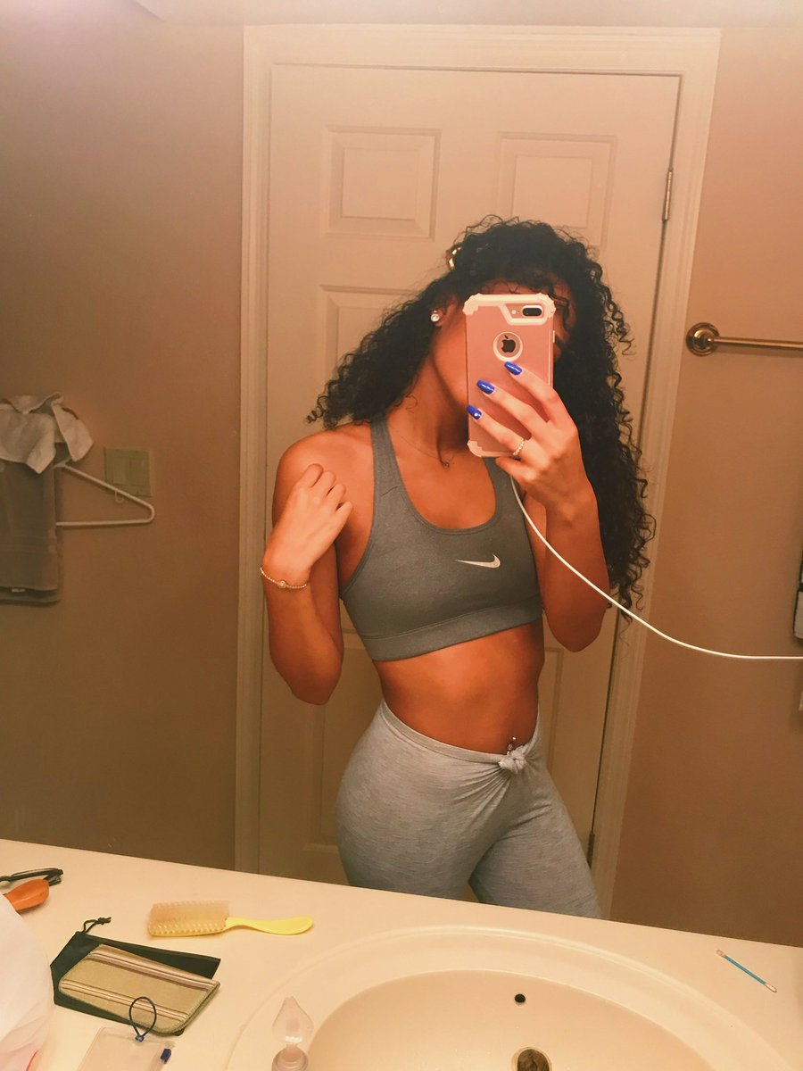 sallyjill_'s tweet photo. Donβt @ me βοΈ #lightskintwitter #finelightskintwitter #DominicanTwitter #curlyhairtwitter https://t.co/pZBl5X0Cn9