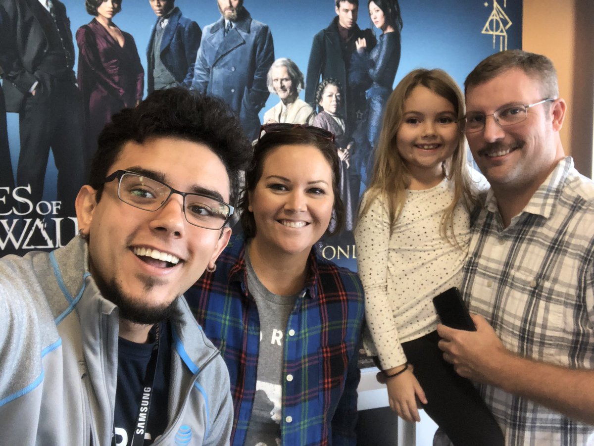 KevinLugo424's tweet photo. I absolutely LOVE working on the weekends @ AT&T especially when it involves helping our amazing first responders get the best deals! Loving the energy @ the Thomasville Rd store today. #att #LifeAtAtt #PanhandlePioneer #AttEastRegion #oneFLA #FlaFighter
#FirstNet https://t.co/QkQLre3Cjx