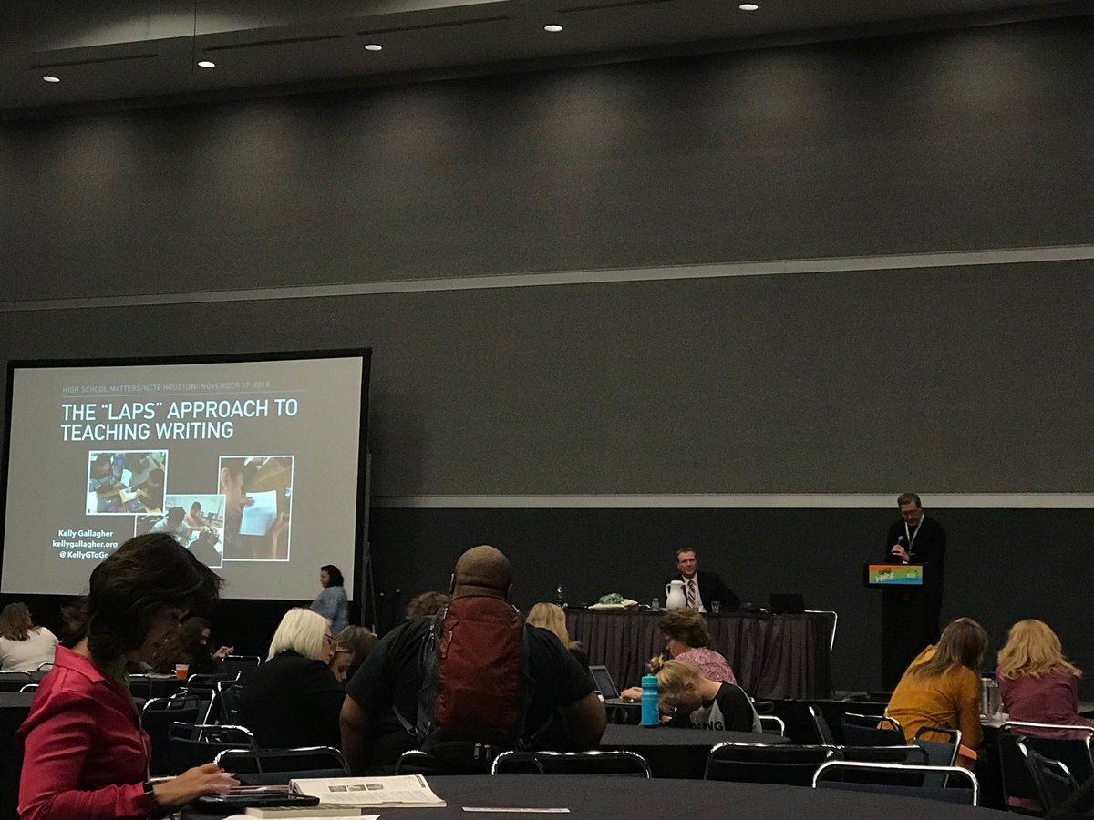 beth_wi11iams's tweet photo. It’s Kelly Gallagher!!!! 😬❤️
#SMMHSsoars #NCTE18 ⁦@KellyGToGo⁩ https://t.co/y4eSHlmUmk