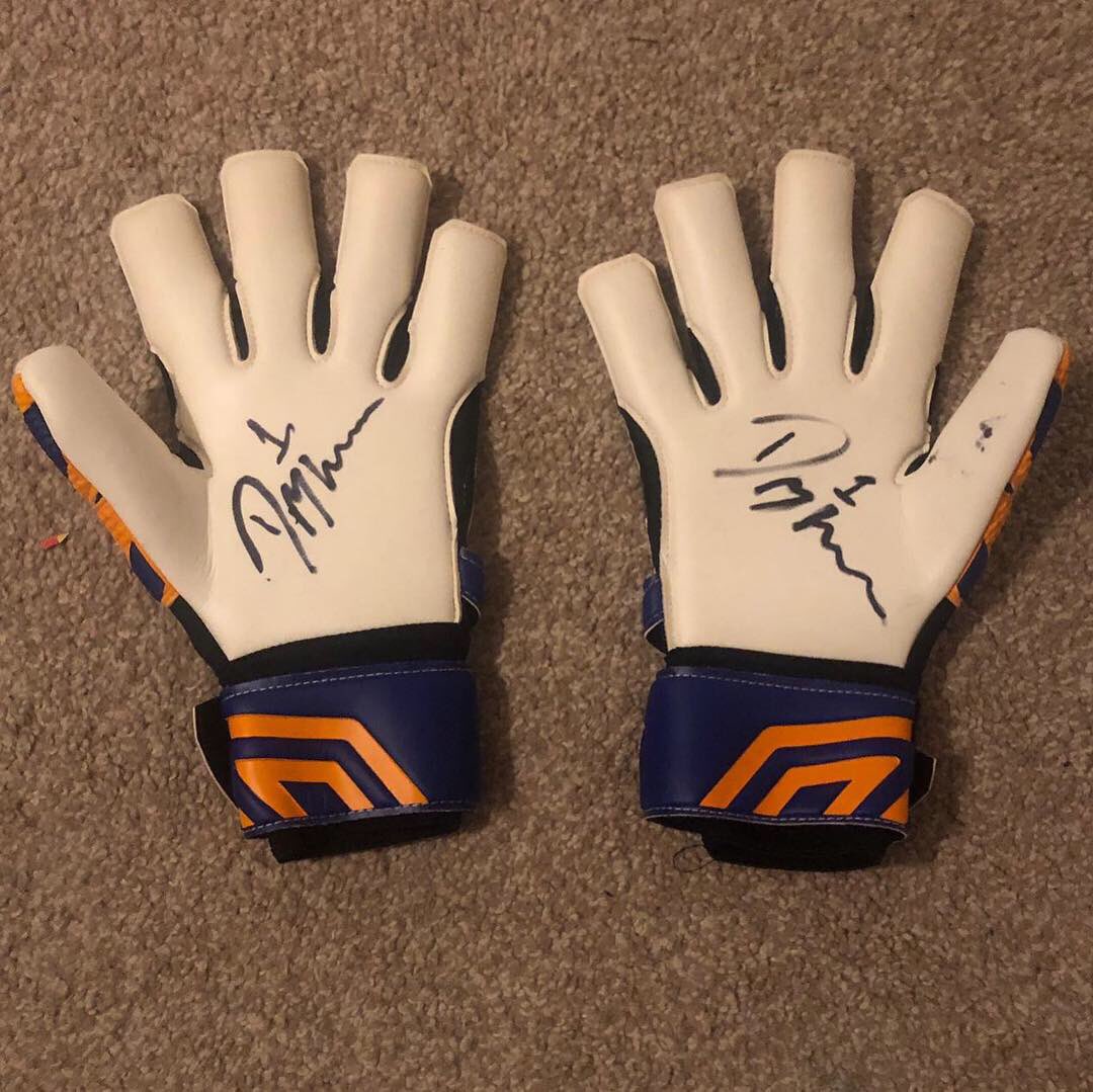 themoderndaygk's tweet photo. ‼️🧤 GLOVE GIVEAWAY 🧤 ‼️

Following on from our @deanhenderson post...

Here’s a chance to win a signed pair of his gloves!

How to enter:
1️⃣ Follow us
2️⃣ Follow @deanhenderson
3️⃣ Retweet this
4️⃣ Comp ends next Sunday (24/11/2018) https://t.co/xuKti2jXPe